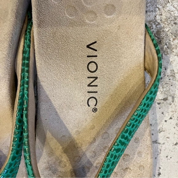 Women's Vionic Dillon Green Lizard Leather Flipflop Sandals (8.5) - Picture 7 of 10